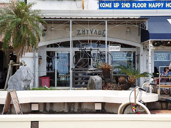 日本沖縄県ZHYVAGO COFFEE WORKS OKINAWA (22).jpg