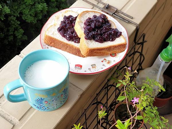 TREES BREAD食パン與手作藍莓果醬by Everina (3).jpg