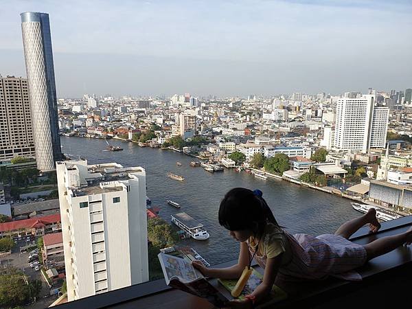 泰國曼谷Millennium Hilton Bangkok：TWIN PREMIUM ROOM (1).jpg