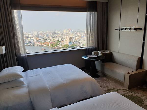 泰國曼谷Millennium Hilton Bangkok：TWIN PREMIUM ROOM (7).jpg