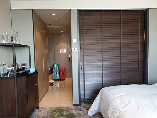 泰國曼谷Millennium Hilton Bangkok：TWIN PREMIUM ROOM (16).jpg