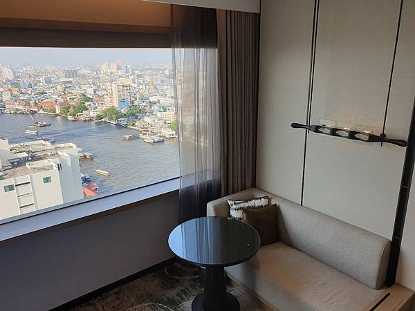 泰國曼谷Millennium Hilton Bangkok：TWIN PREMIUM ROOM (35).jpg