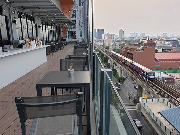 泰國曼谷AVANI Sukhumvit Bangkok：Greenhouse Restaurant %26; Terrace (1).jpg