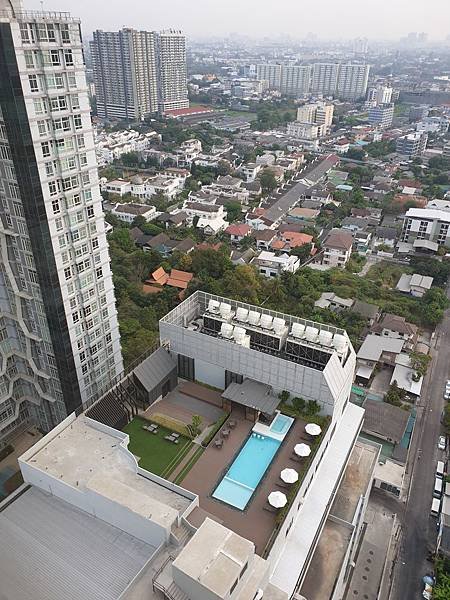 泰國曼谷AVANI Sukhumvit Bangkok：Swimming Pool (1).jpg