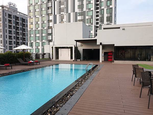 泰國曼谷AVANI Sukhumvit Bangkok：Swimming Pool (9).jpg