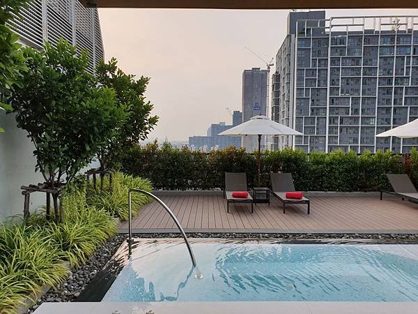 泰國曼谷AVANI Sukhumvit Bangkok：Swimming Pool (11).jpg