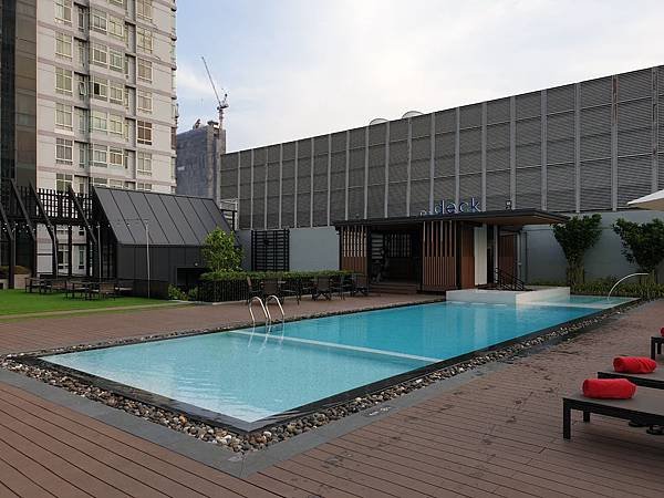 泰國曼谷AVANI Sukhumvit Bangkok：Swimming Pool (18).jpg