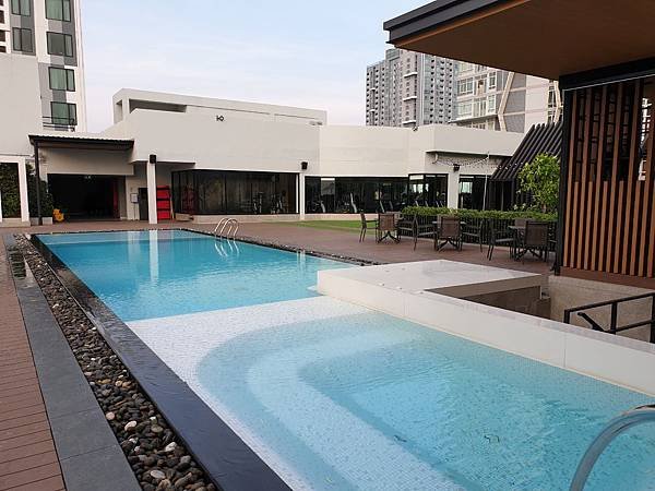 泰國曼谷AVANI Sukhumvit Bangkok：Swimming Pool (21).jpg