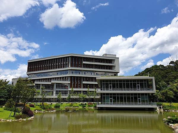 台北市國立政治大學達賢圖書館 (1).jpg