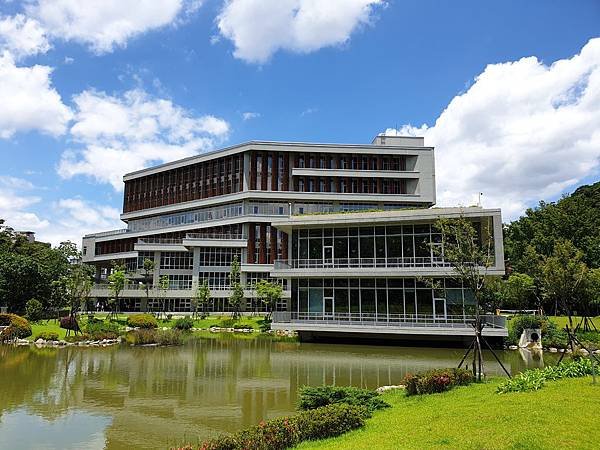 台北市國立政治大學達賢圖書館 (2).jpg