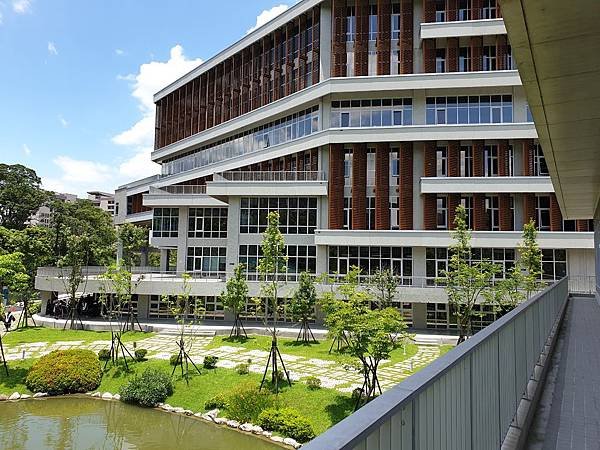 台北市國立政治大學達賢圖書館 (30).jpg