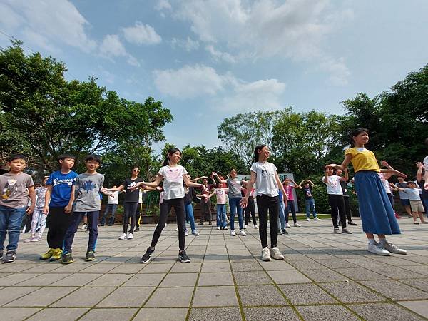 台北縣林口鄉亞太生態園區：熱身操 (1).jpg