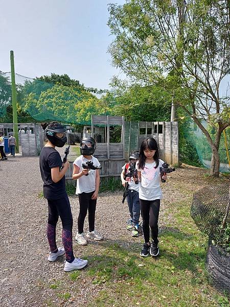 台北縣林口鄉亞太生態園區：軟彈槍對戰 (1).jpg