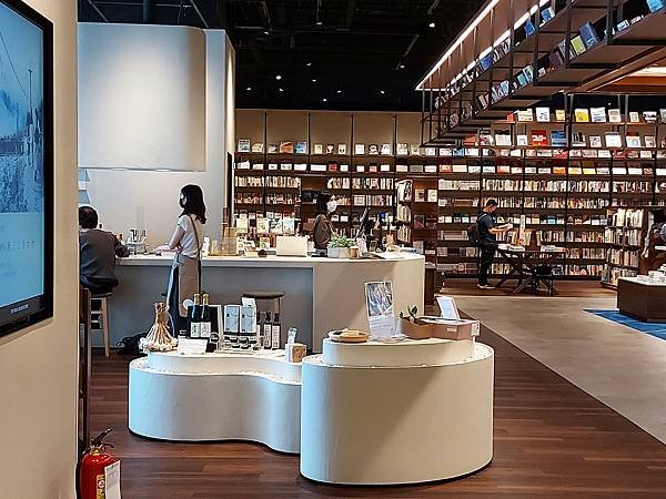 台北市TSUTAYA BOOKSTORE松山店 (5).jpg