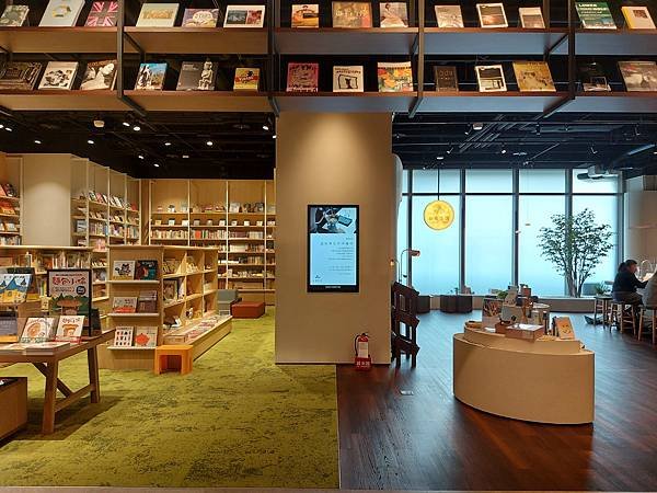 台北市TSUTAYA BOOKSTORE松山店 (3).jpg