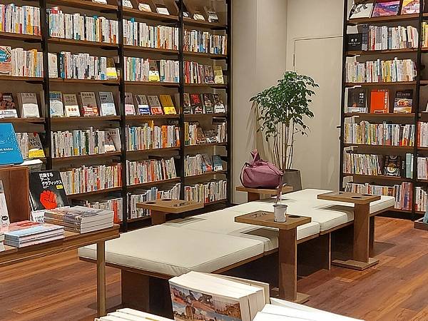 台北市TSUTAYA BOOKSTORE松山店 (14).jpg