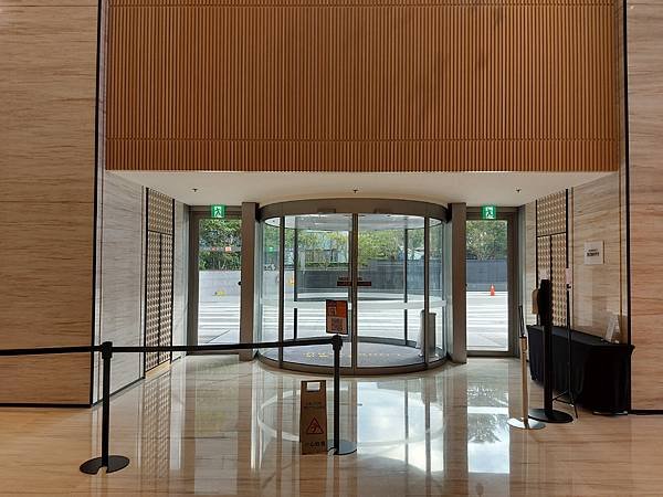 台北市台北國泰萬怡酒店：外觀+大廳 (5).jpg
