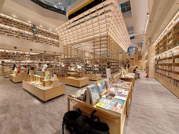 新竹市大魯閣湳雅廣場：TSUTAYA BOOKSTORE新竹湳雅店 (1).jpg