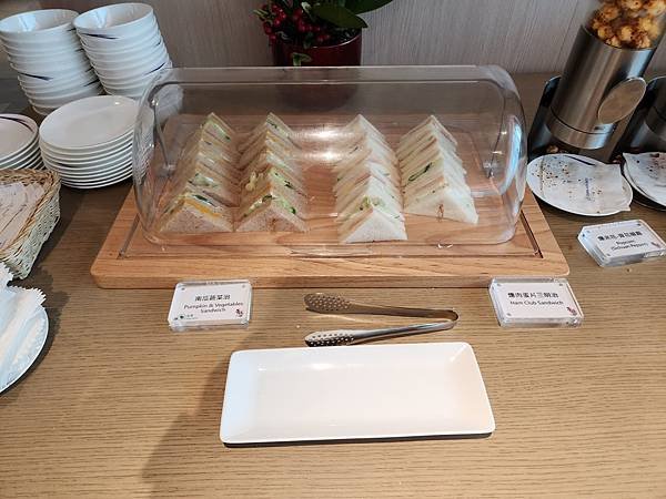 亞亞的桃機華航貴賓室 (3).jpg