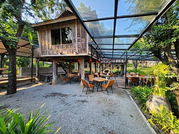 泰國清邁Veranda High Resort Chiang Mai：晚餐餐廳 (10).jpg