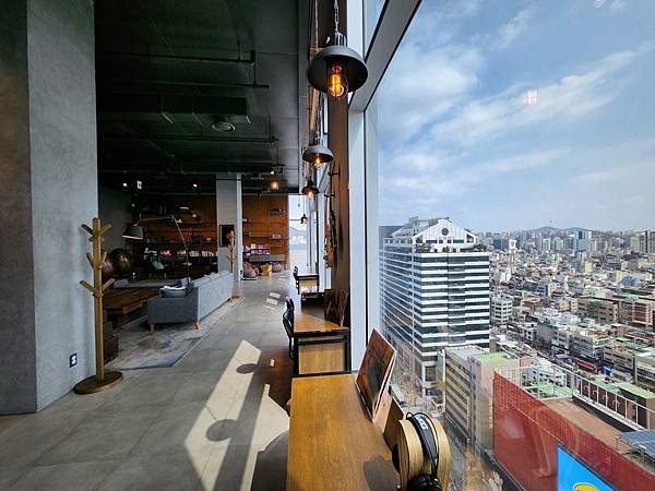 韓國首爾市L7 Hongdae：Blue Roof Lounge (23).jpg