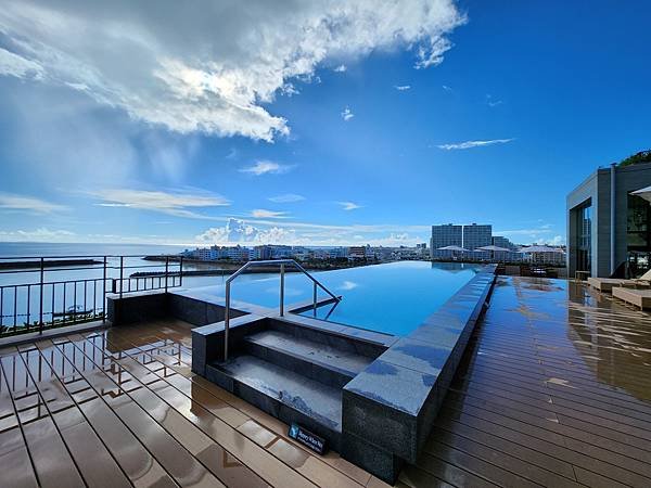 日本沖縄県MB Gallery Chatan by The Terrace Hotels：Rooftop Pool (23).jpg