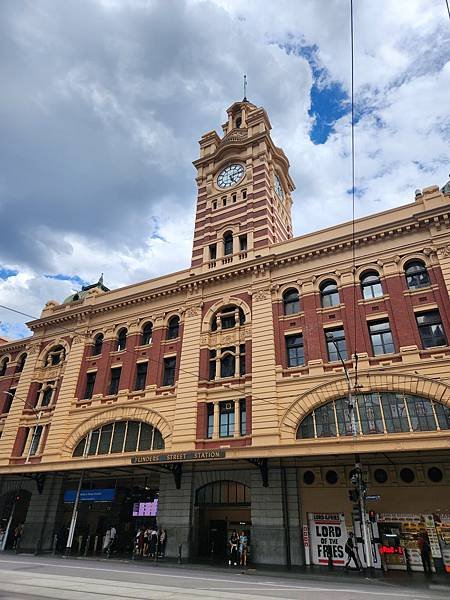 澳洲墨爾本Flinders Street Railway Station (5).jpg