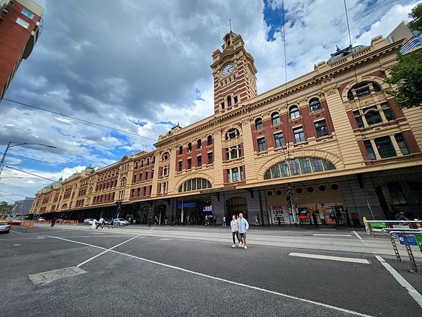 澳洲墨爾本Flinders Street Railway Station (4).jpg