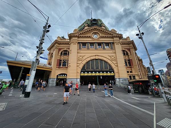 澳洲墨爾本Flinders Street Railway Station (8).jpg