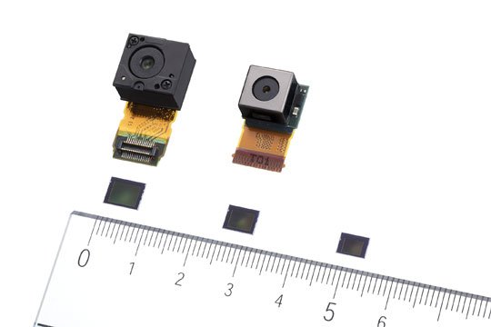 镜头组件“IU060F”和“IU046F”(由左至右)