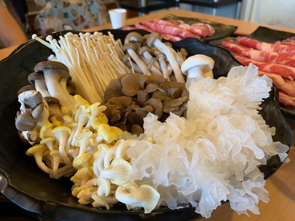 台中米其林必比登推薦｜菇神觀景複合式餐廳(新社店)＊台中新社