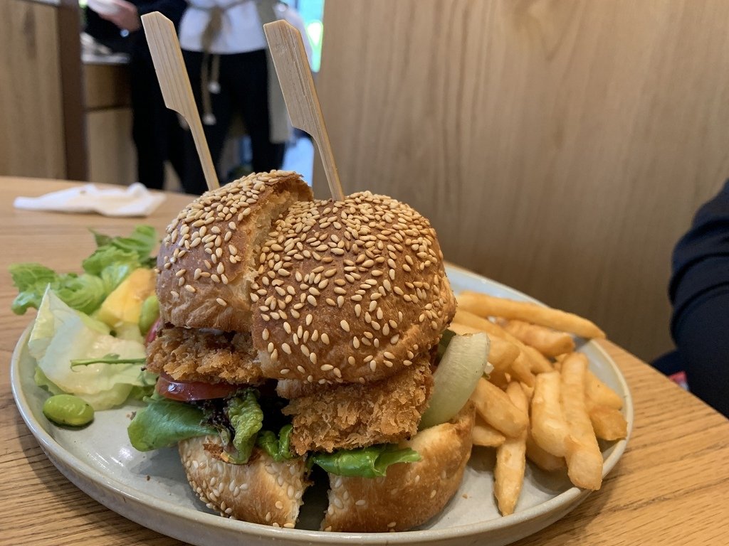 Bistro88light-崇德店 ｜洲際棒球場旁美食＊台中