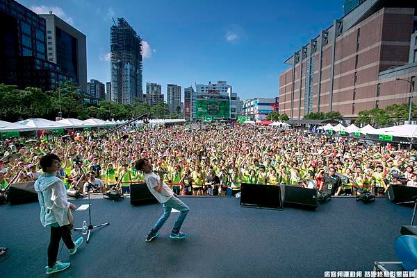 人氣樂團蘇打綠為所有成功挑戰自己的Amazing女生加油打氣鼓勵他們繼續運動，並分享平日以NTC訓練肺活量的心得