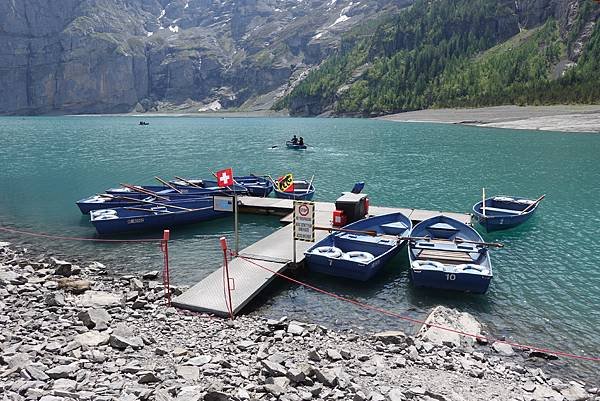 瑞士。超小眾景點 ☆ 歐士能湖 Oeschinensee，一