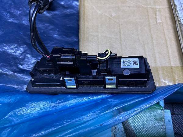 [DIY]Elantra sport 後車箱開關更換