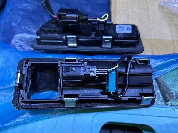 [DIY]Elantra sport 後車箱開關更換