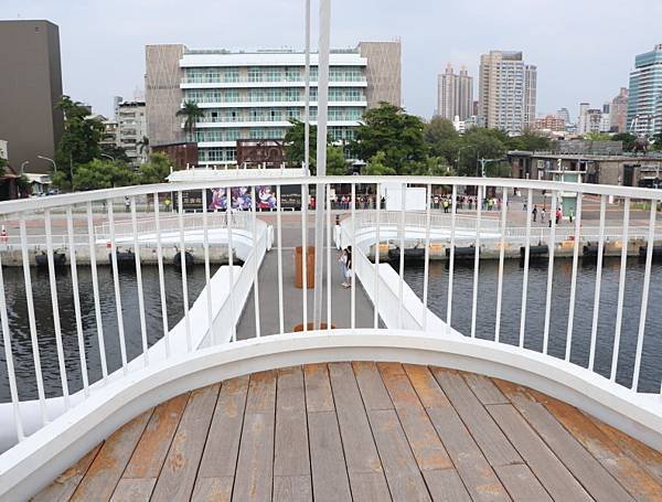 高雄大港橋開合秀