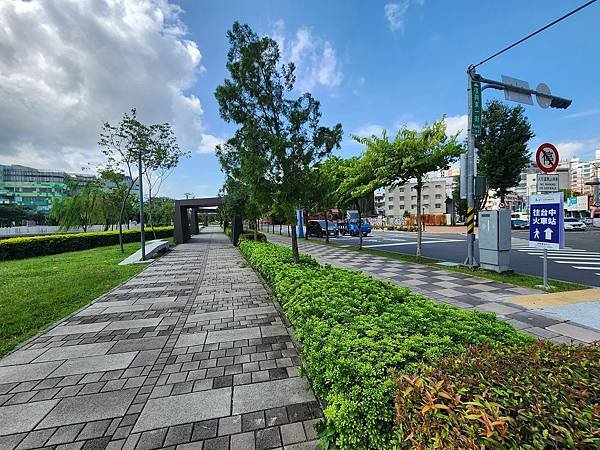 台中湧泉公園~~漫步星泉湖走入滿月指輪水上步道