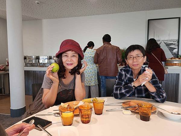 歐洲德瑞人間仙境15天深度之旅(六) 瑞士蘇黎世利馬特河漫步