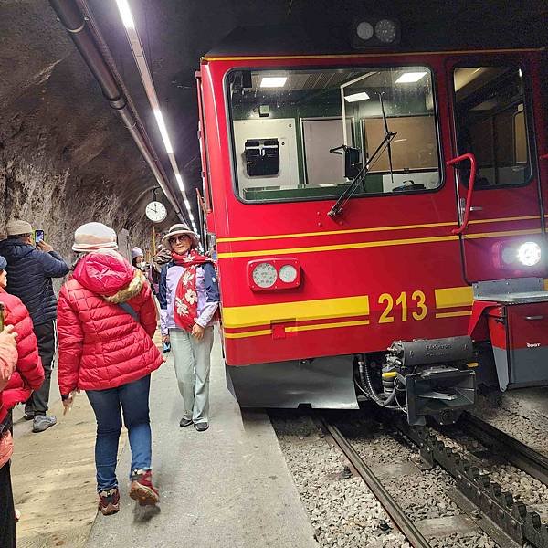 歐洲德瑞人間仙境15天深度之旅(九) 瑞士少女峰~~有歐洲之