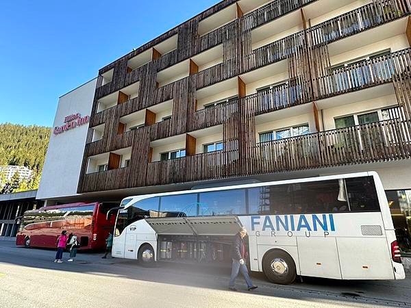 歐洲德瑞人間仙境15天深度之旅(十六)瑞士必搭的伯連納紅色列