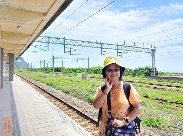 宜蘭漢本看海車站百合尾聲