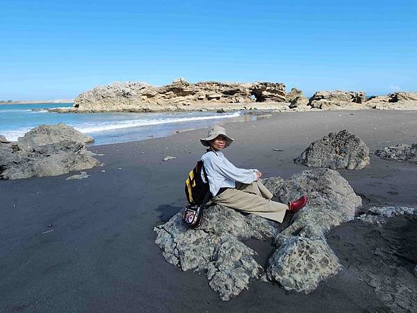 台東秘境景點「金樽陸連島貓洞」天然的貓咪海蝕洞