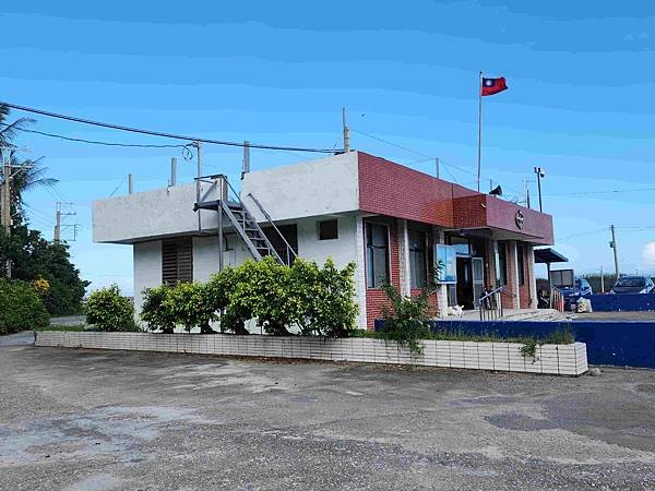 台東秘境景點「金樽陸連島貓洞」天然的貓咪海蝕洞