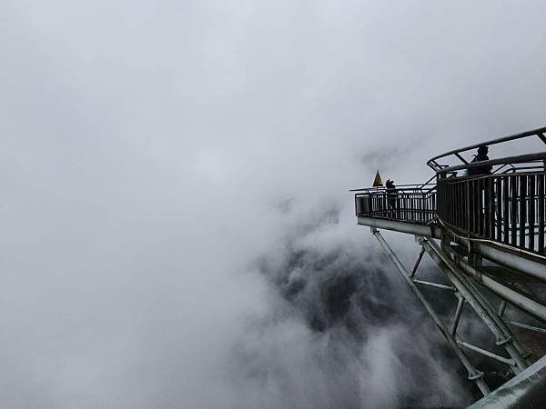 北中南越全覽12日(四) 沙壩景點~~龍雲玻璃天空步道海拔兩