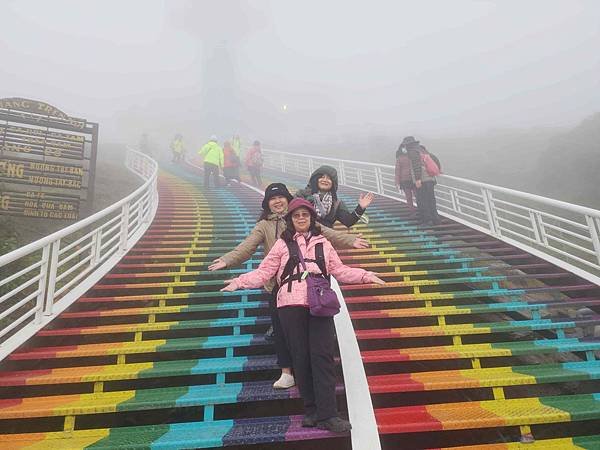 北中南越全覽12日(四) 沙壩景點~~龍雲玻璃天空步道海拔兩