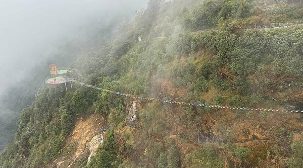 北中南越全覽12日(四) 沙壩景點~~龍雲玻璃天空步道海拔兩