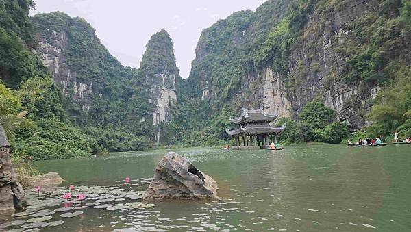 北中南越全覽12日(七) 北越雙龍灣之陸龍灣~~夜宿下龍灣