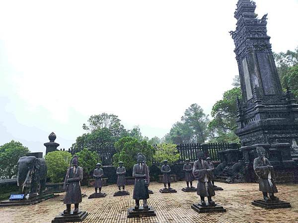 北中南越全覽12日(十一) 順化一日遊★天佬寺遊香江~~啟定