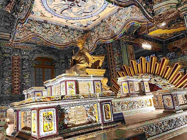 北中南越全覽12日(十一) 順化一日遊★天佬寺遊香江~~啟定